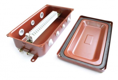 Коробка КМ 43-20 У3 IP43 ступенчатый ПВХ ввод ЗЭТА zeta30339 366952