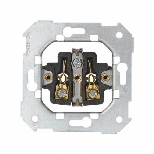 Механизм розетки 1-м СП Simon82 2P с заземл. винт. зажим Simon 75432-39 152044