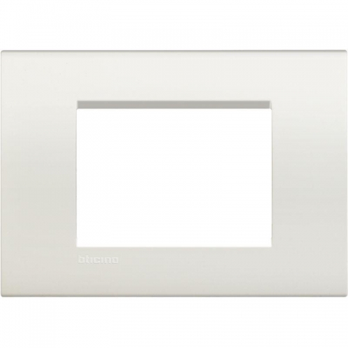 Рамка 3мод. LivingLight прямоугол. бел. Leg BTC LNA4803BI 1041726