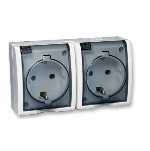 Розетка 2-м ОП Simon15 с защ. крышкой с заземл. IP54 бел. Simon1594433-030 159967